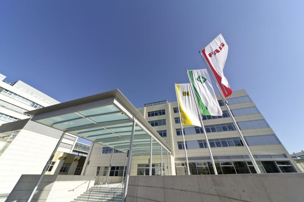 Eingang des Konferenzzentrum bei Schaeffler in Herzogenaurach